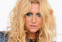 Kesha-glam-rock-hair-and-makeup-side